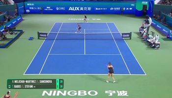 Luisa Stefani's no-look backhand flick saves point in Ningbo doubles final