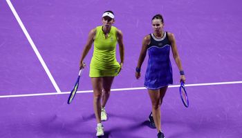 Veronika Kudermetova, Elise Mertens - WTA Finals Riyadh 2025